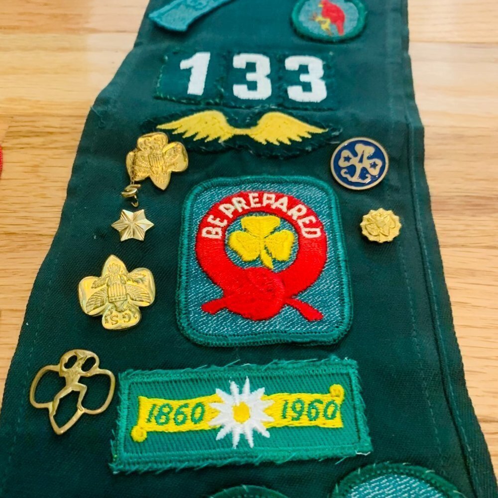 Vintage Girl Scout Sash with Tons Of Merit Badge Patches - Picture 5 of 9